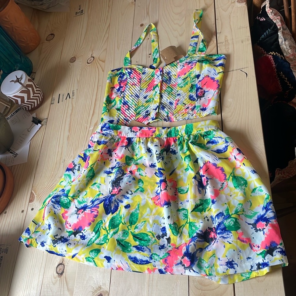 SALE! NWT paper crane Hawaiian floral set